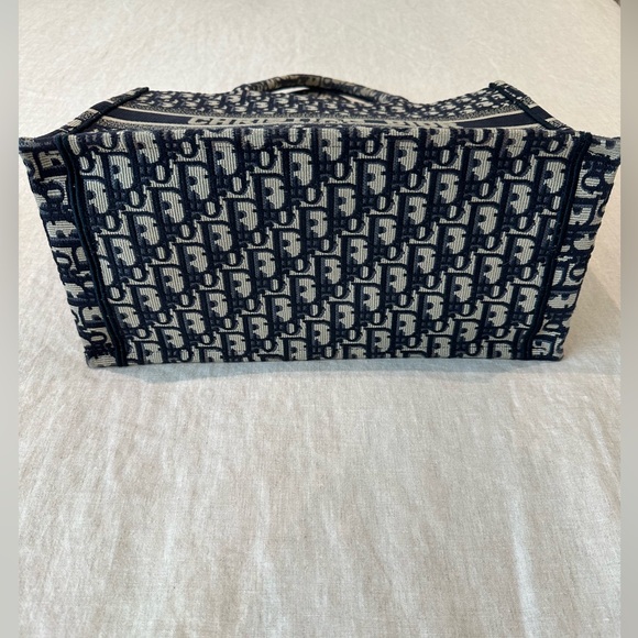 Christian Dior Tote Navy Blue - Picture 5 of 14